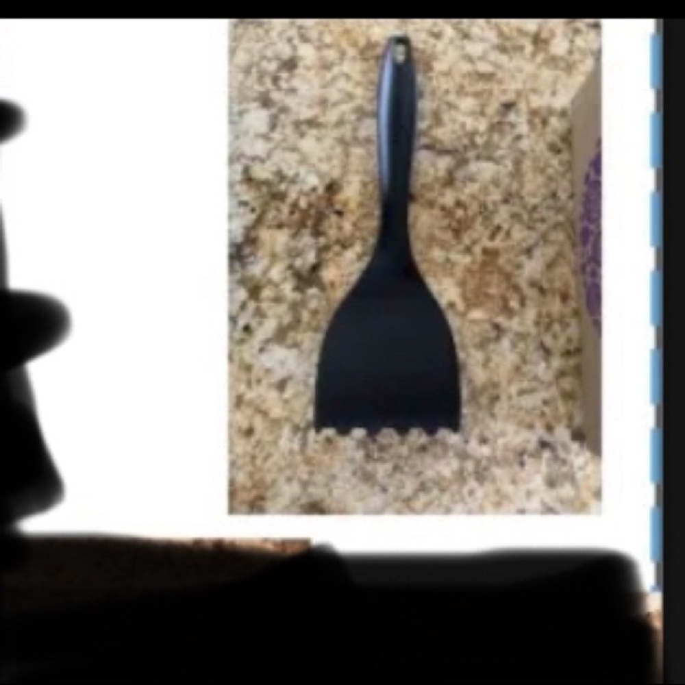 Plastic spatula